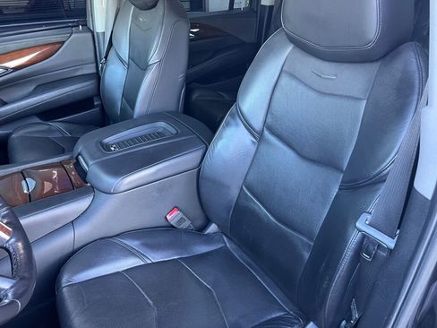 Used 2019 Cadillac Escalade ESV Premium Luxury image 15