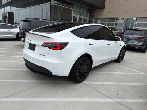 Used 2024 Tesla Model Y Performance AWD/4WD image 4
