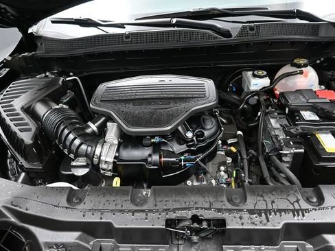 Used 2025 Chevrolet Blazer LT w/ Sound & Technology Package FWD image 33