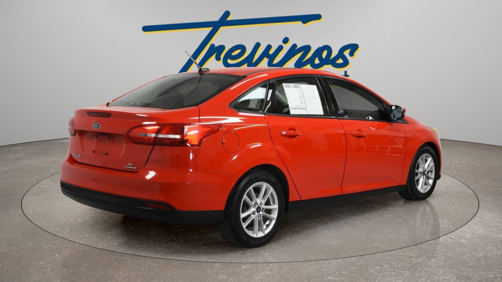 Used 2016 Ford Focus SE FWD image 2