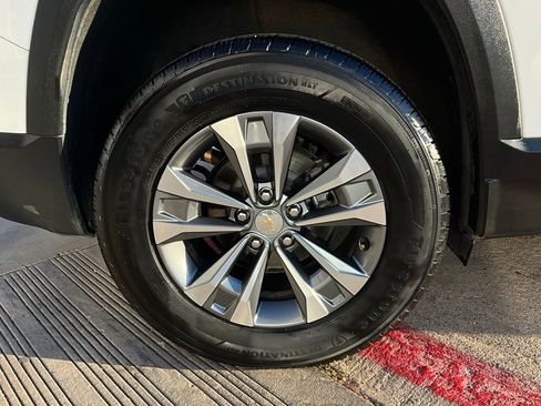 Used 2025 Chevrolet Equinox LT image 9