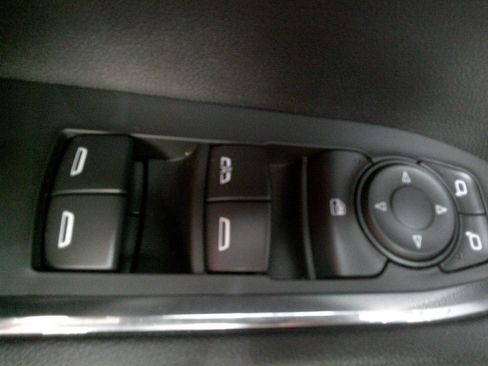 Used 2023 GMC Sierra 1500 Elevation image 12