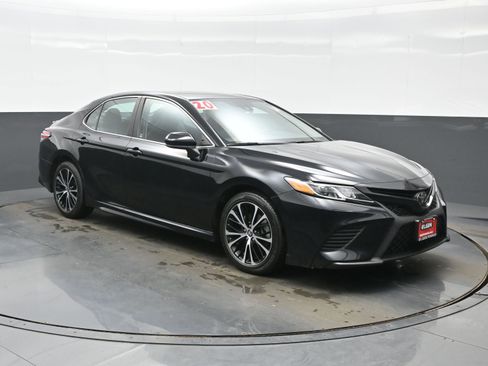 Used 2020 Toyota Camry SE image 8