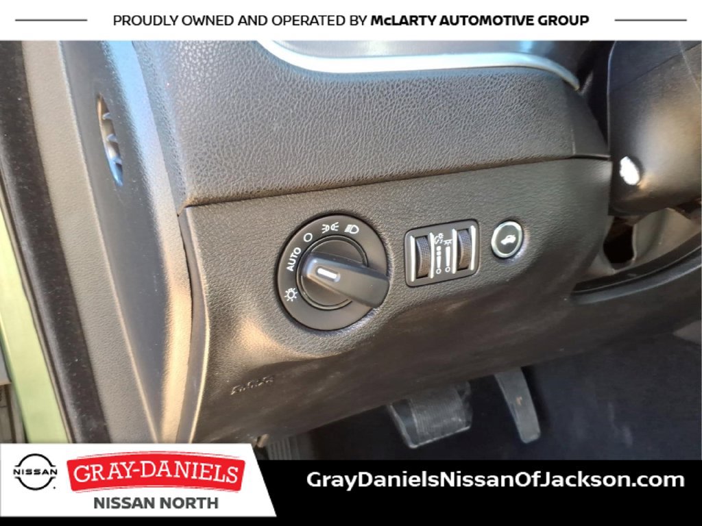 Used 2019 Dodge Charger SXT RWD image 12