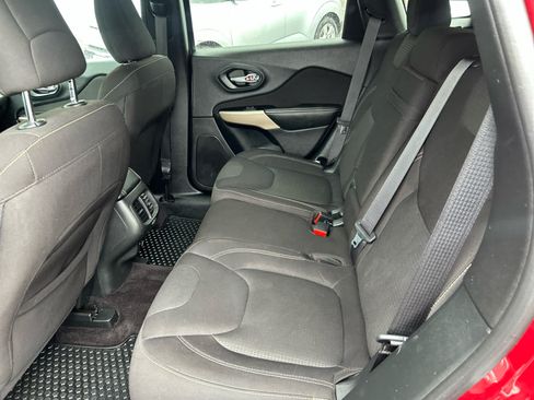 Used 2017 Jeep Cherokee Latitude w/ Cold Weather Group FWD image 22