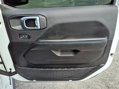 Used 2024 Jeep Wrangler Unlimited Rubicon 4xe image 15