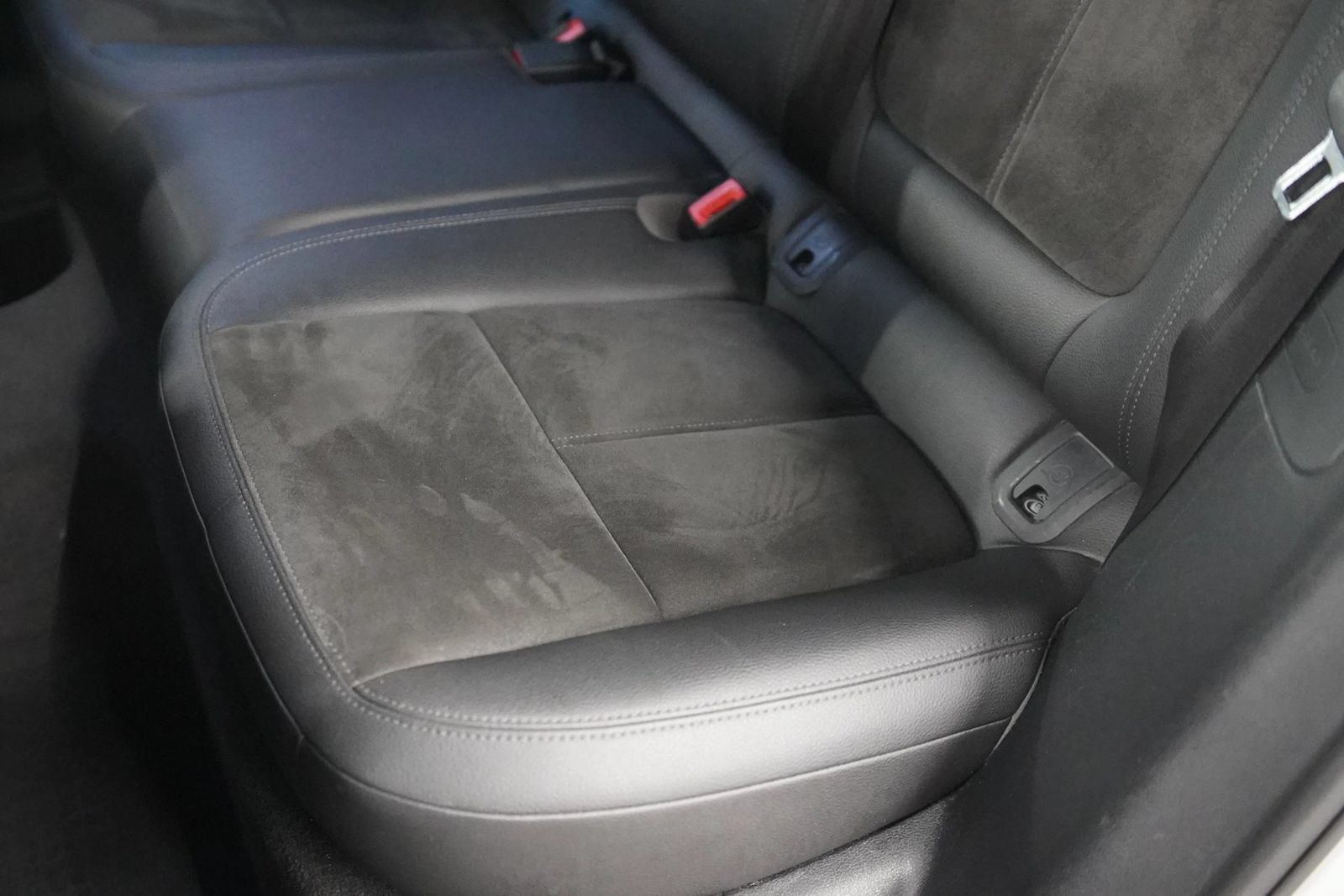 Used 2019 Porsche Macan AWD/4WD image 15
