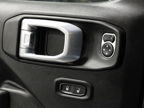 Used 2022 Jeep Wrangler Unlimited Sport AWD/4WD image 28