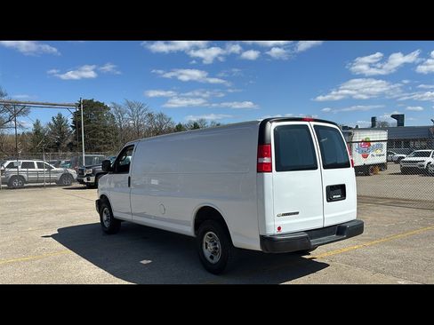Used 2022 Chevrolet Express 2500 Extended image 4