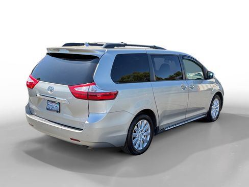 Used 2017 Toyota Sienna Limited Premium AWD/4WD image 5