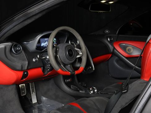 Used 2019 McLaren 570S Spider image 15