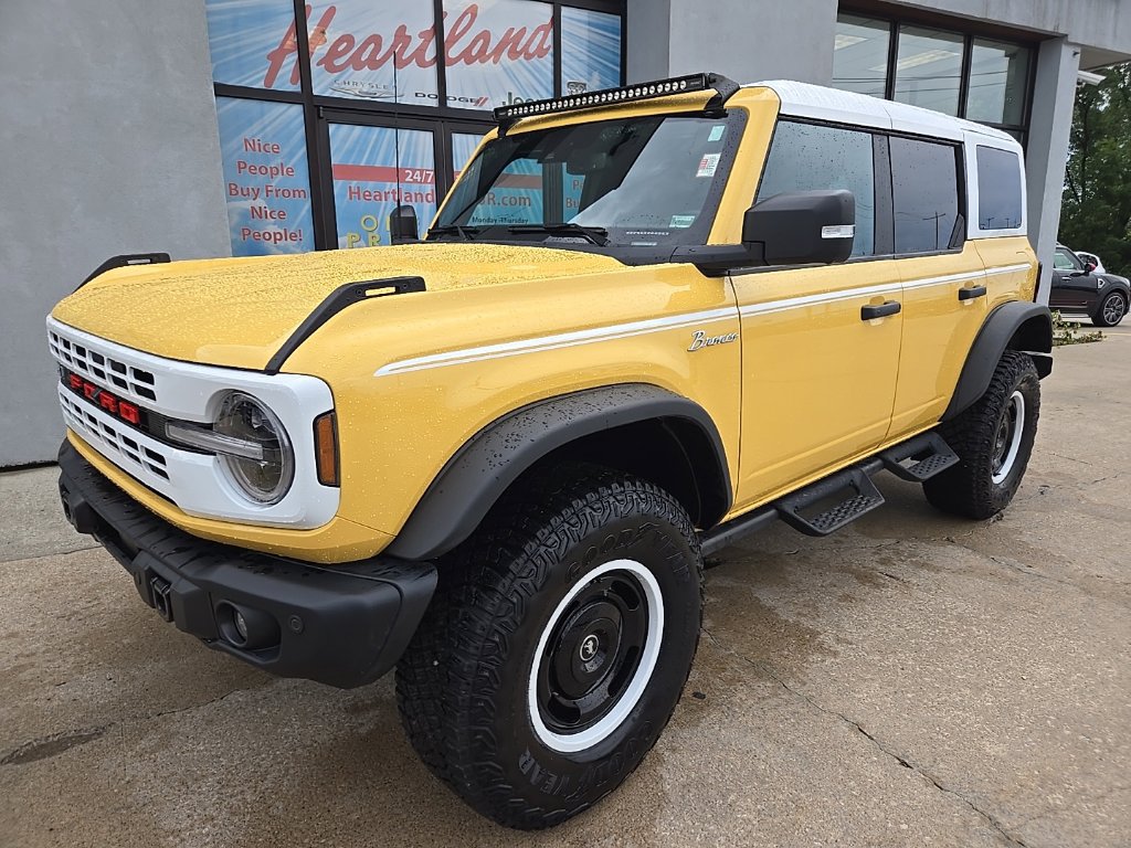 Used 2023 Ford Bronco Heritage Edition AWD/4WD image 2