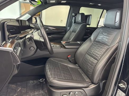 Used 2023 Cadillac Escalade Sport Platinum w/ LPO, ONYX Package AWD/4WD image 6