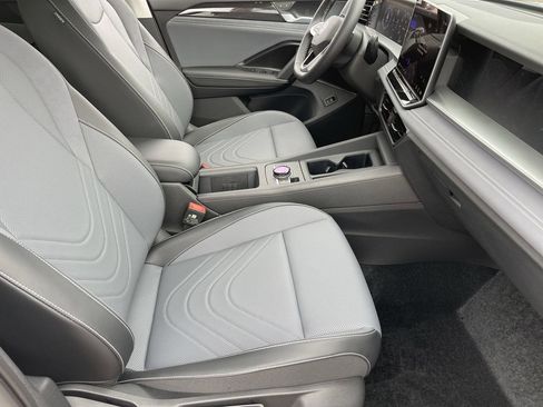 New 2026 Volkswagen Tiguan SE FWD image 8