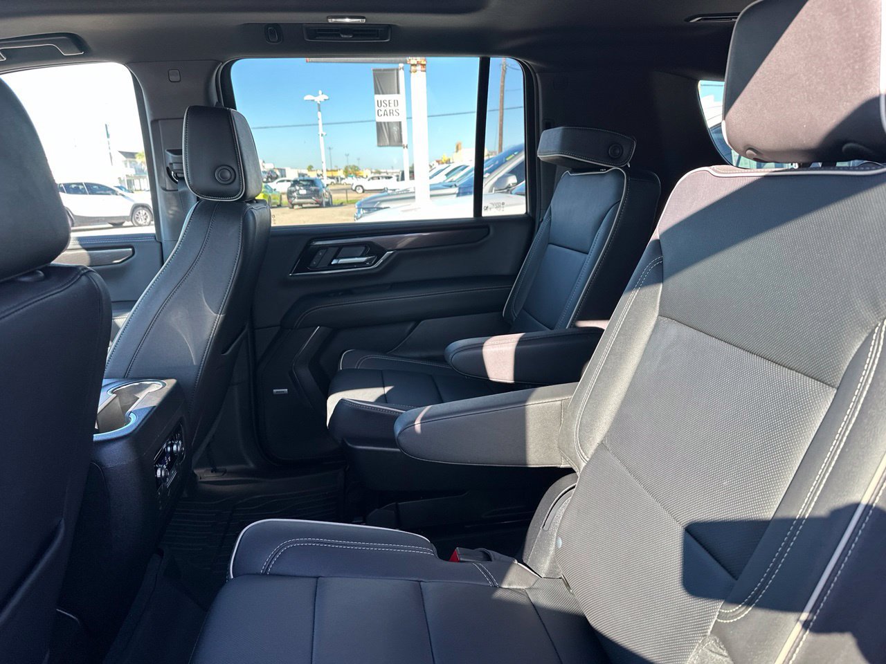 Used 2025 GMC Yukon XL Elevation w/ Technology Package RWD image 12