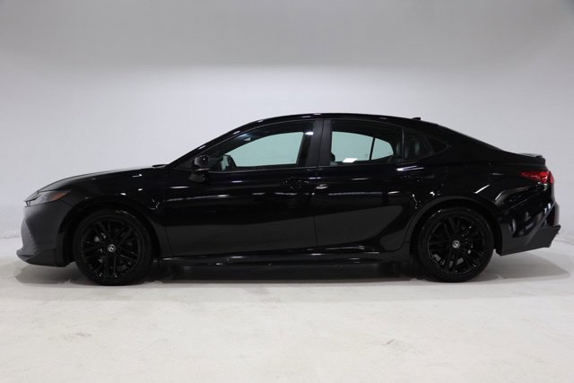Used 2025 Toyota Camry SE FWD image 6