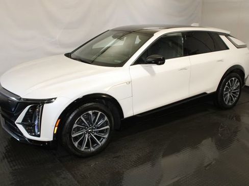 Used 2024 Cadillac Lyriq Sport AWD/4WD image 2