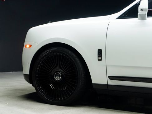 Used 2023 Rolls-Royce Cullinan Black Badge AWD/4WD image 22