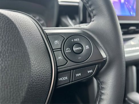 Used 2023 Toyota Corolla Cross LE image 32