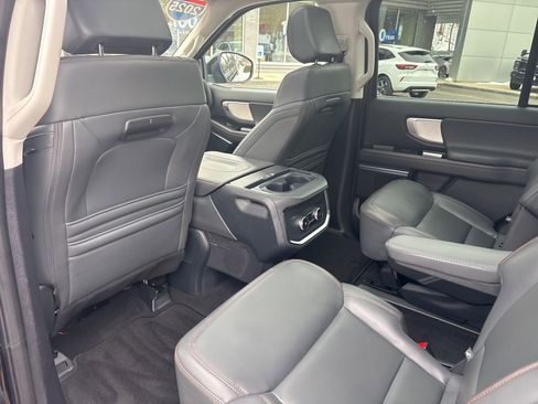 Used 2025 Ford Expedition Active image 31