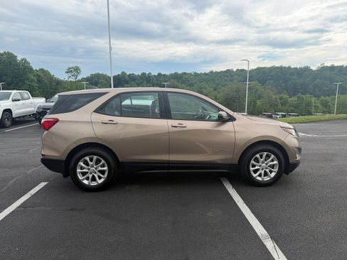 Used 2018 Chevrolet Equinox LS FWD image 5