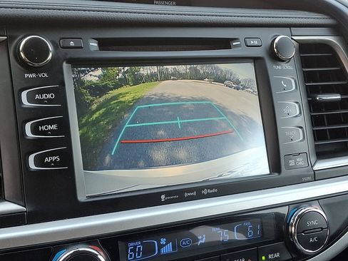 Used 2019 Toyota Highlander XLE AWD/4WD image 20