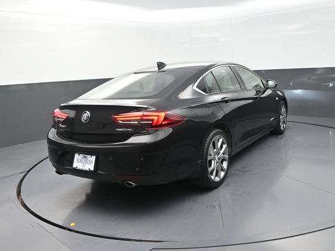 Used 2019 Buick Regal Avenir w/ Driver Confidence Package II FWD image 11