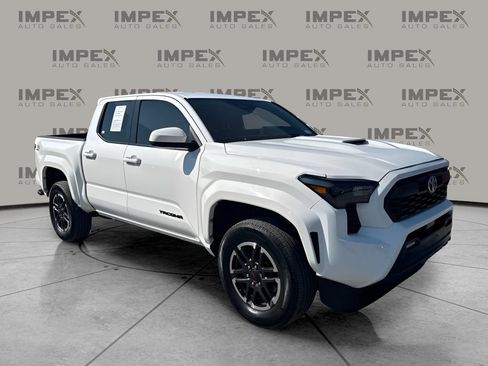 Used 2024 Toyota Tacoma TRD Sport AWD/4WD image 7
