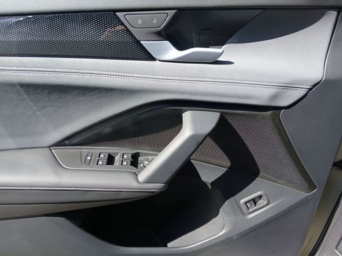 New 2026 Volkswagen Tiguan SE R-Line FWD image 11