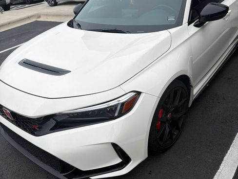 Used 2024 Honda Civic Type R image 2
