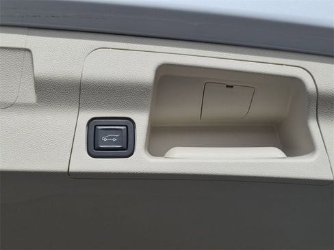 Certified 2023 GMC Acadia Denali w/ Denali Technology Package image 9