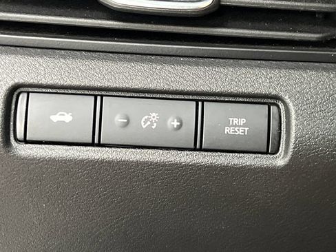 Used 2025 Nissan Altima 2.5 SV FWD image 41