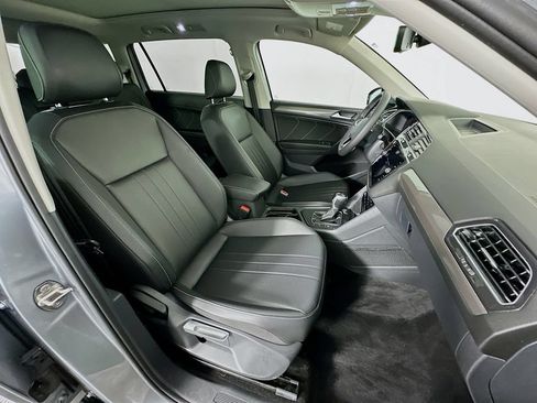 Used 2023 Volkswagen Tiguan SE FWD image 28