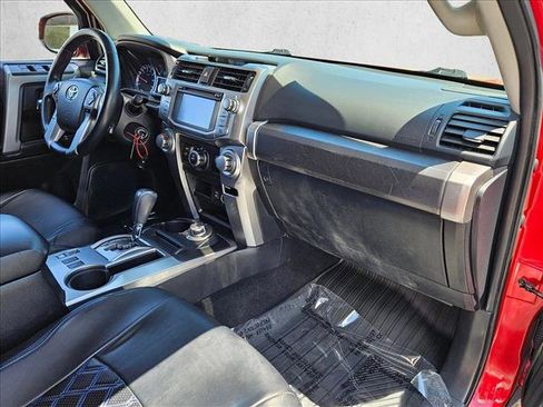 Used 2014 Toyota 4Runner SR5 AWD/4WD image 21