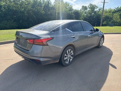 Used 2022 Nissan Altima 2.5 S FWD image 3