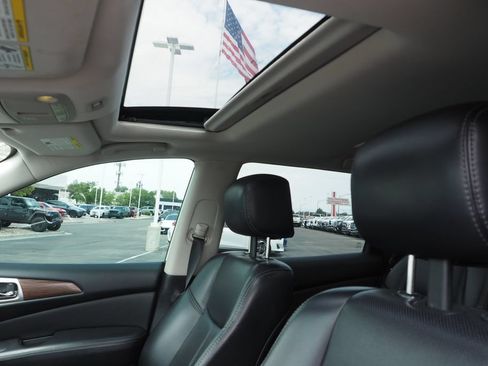 Used 2019 Nissan Pathfinder Platinum AWD/4WD image 14