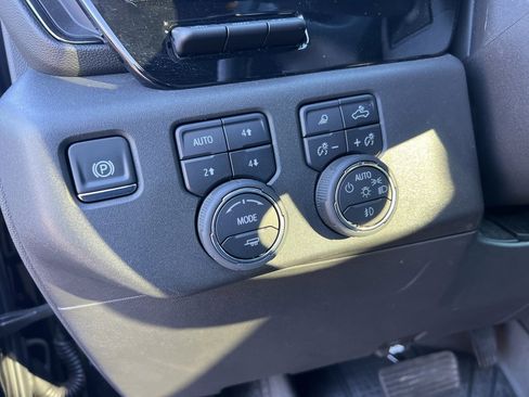 Used 2025 Chevrolet Silverado 1500 ZR2 w/ Technology Package image 24