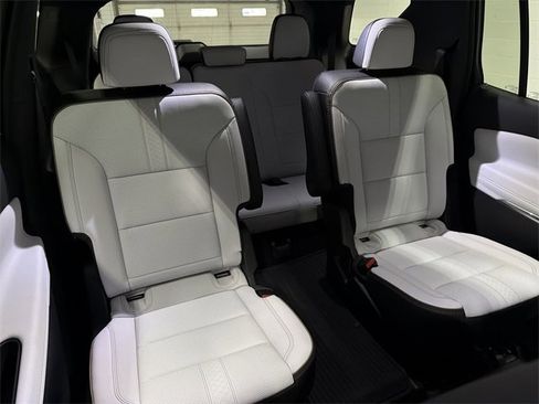 New 2026 Chevrolet Traverse High Country w/ LPO, Illumination Package image 18