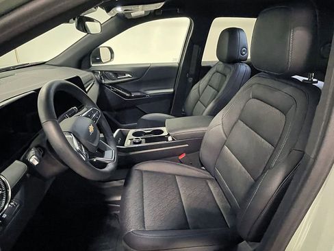 Used 2026 Chevrolet Equinox LT w/ Convenience Package II image 3