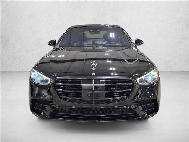 Used 2022 Mercedes-Benz S 500 4MATIC w/ AMG Line Package image 2