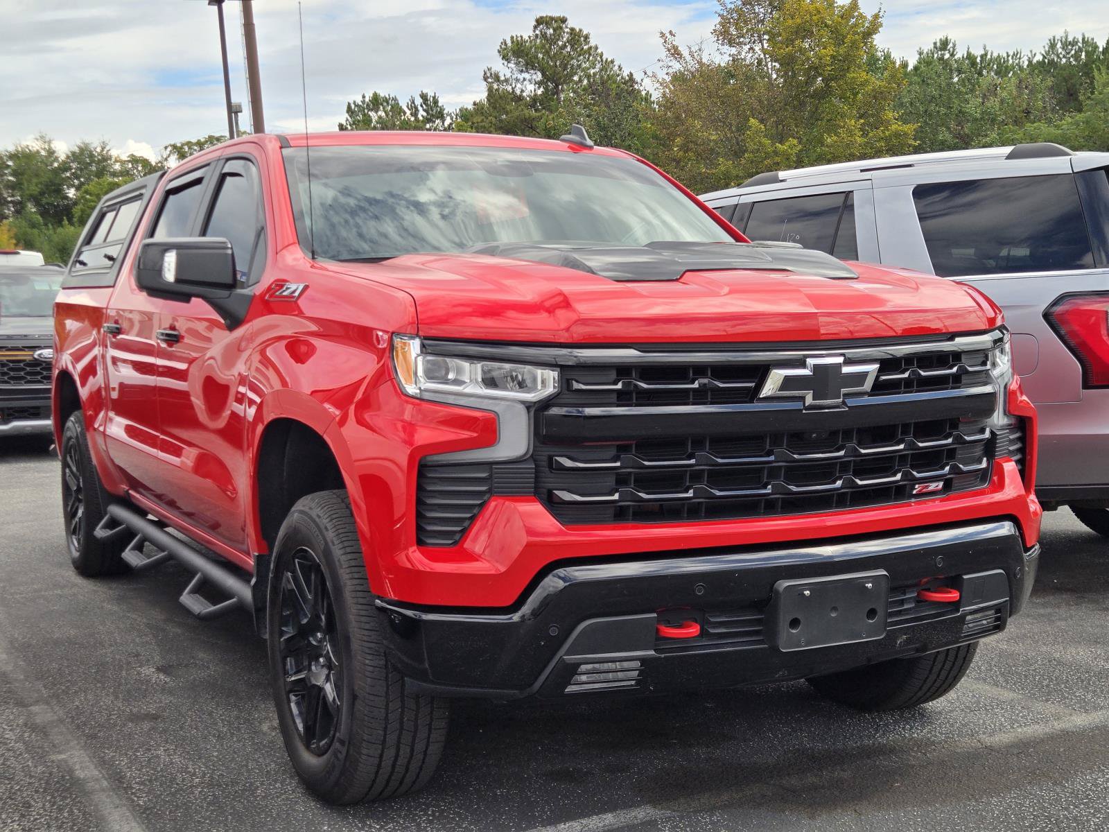 Used 2024 Chevrolet Silverado 1500 LT Trail Boss w/ LT Trail Boss Premium Package AWD/4WD image 3