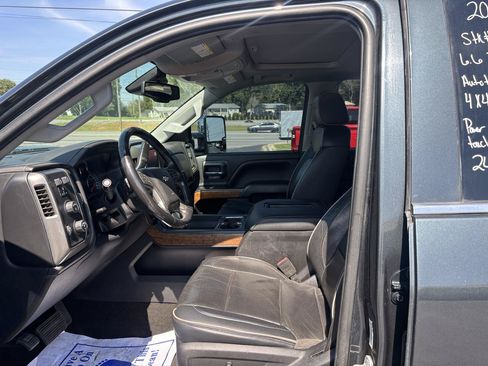 Used 2019 Chevrolet Silverado 2500 High Country w/ Duramax Plus Package AWD/4WD image 11