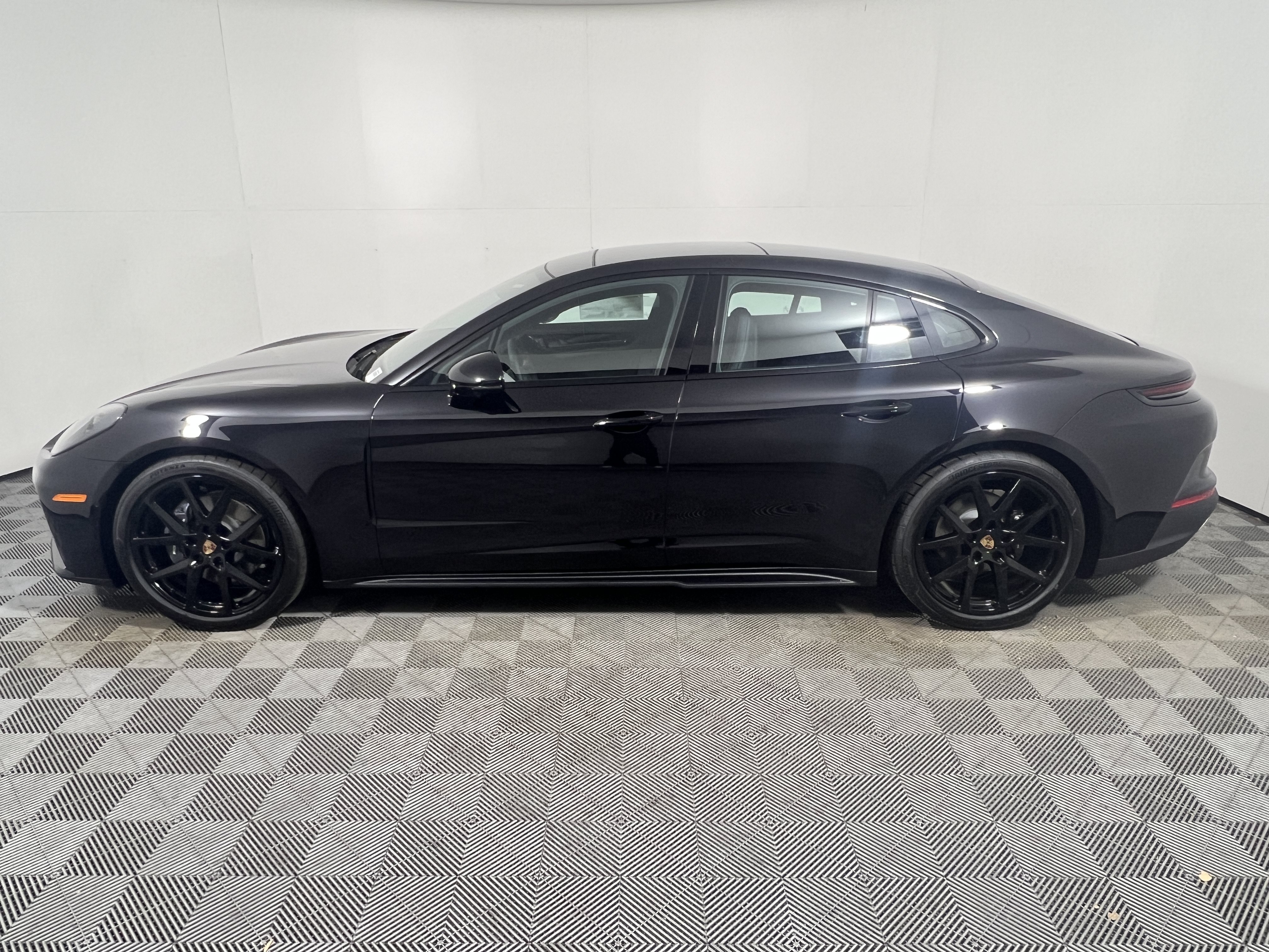 New 2026 Porsche Panamera RWD image 2