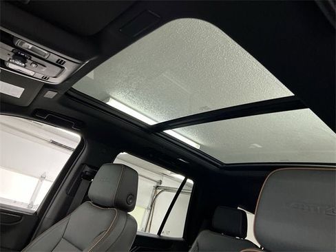 Used 2025 GMC Yukon AT4 image 18