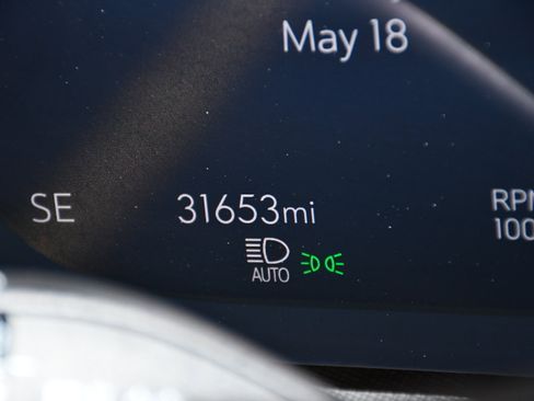 Used 2025 Buick Enclave Preferred AWD/4WD image 17