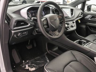 New 2026 Chrysler Pacifica Limited w/ S Appearance Package