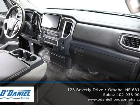 Used 2017 Nissan Titan S AWD/4WD image 40