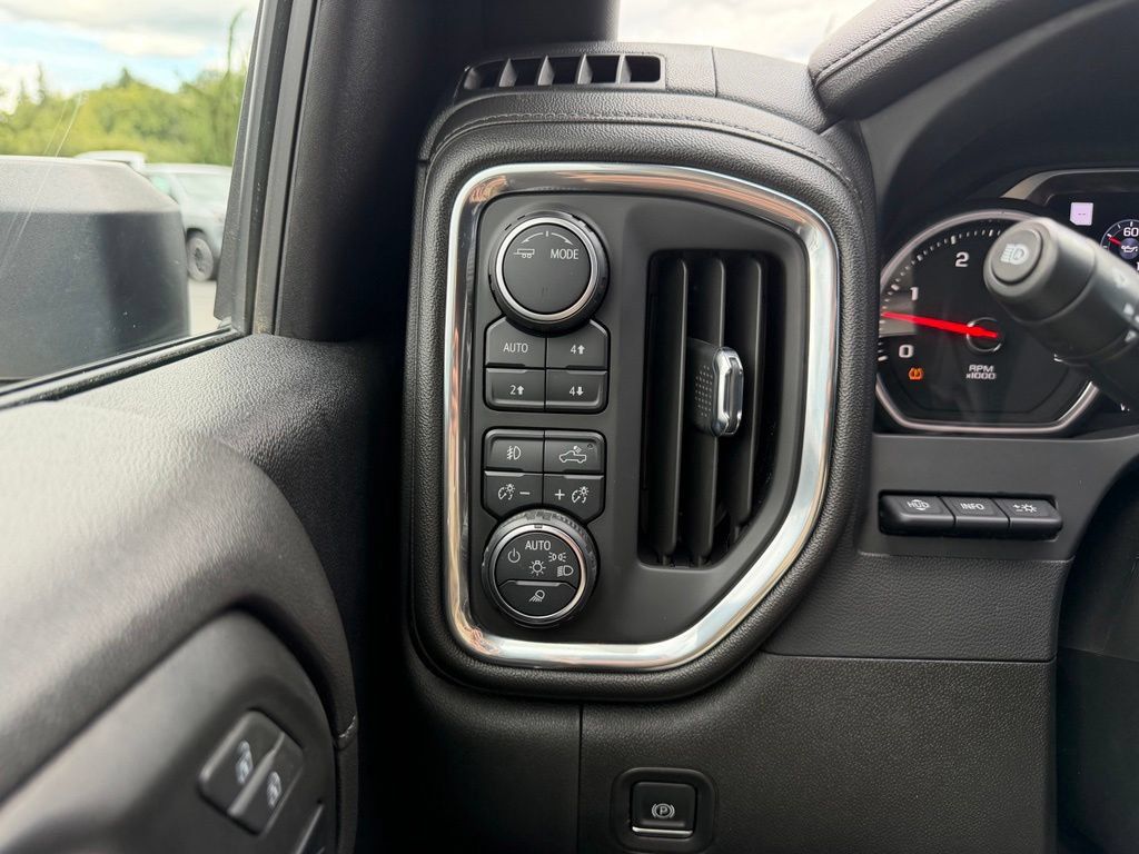 Used 2022 Chevrolet Silverado 2500 High Country w/ Technology Package AWD/4WD image 18