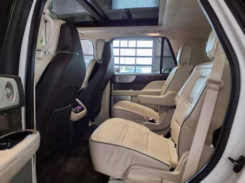 Used 2020 Lincoln Navigator Black Label w/ Cargo Convenience Package image 17