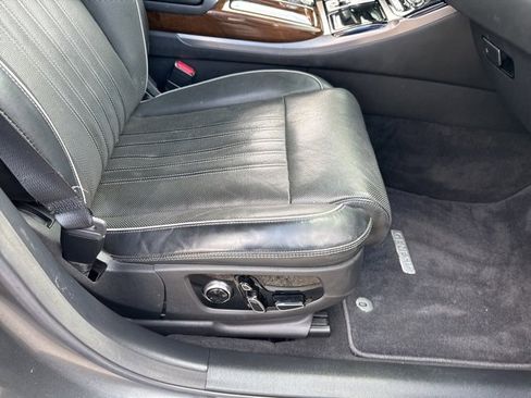 Used 2018 Genesis G90 3.3T Premium image 12